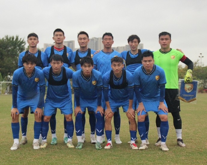 穆謝奎連入兩球?qū)⒈确帜孓D(zhuǎn)，大連鯤城2-1戰(zhàn)勝山西崇德榮海