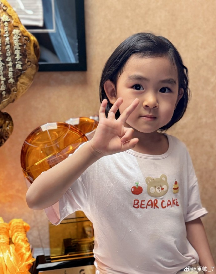 三分大賽三冠王！原帥曬三冠獎杯：完成了女兒給安排的任務(wù)！