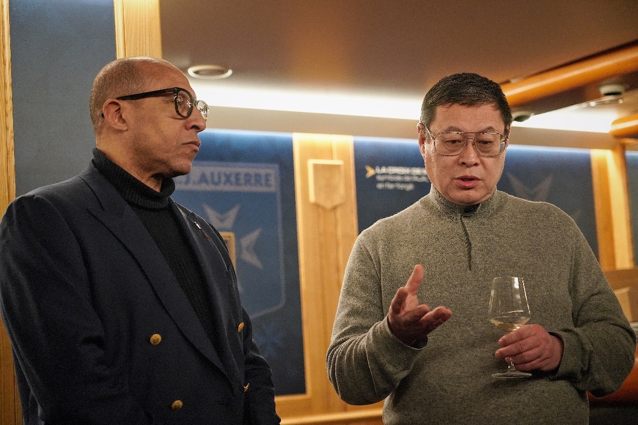 法國足協(xié)主席迪亞洛做客歐塞爾，并與董事會主席周云杰會晤