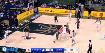 手感真滴炸裂！弗格越投越遠(yuǎn) 弧頂加長(zhǎng)三分堅(jiān)決出手空心命中！