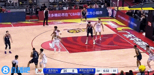 杜潤(rùn)旺三分中投連得5分 廣東半節(jié)21-8領(lǐng)先同曦13分