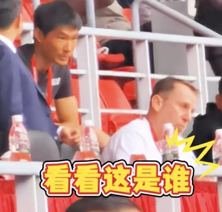 久爾杰維奇現(xiàn)身鹽城，現(xiàn)場(chǎng)觀看中國(guó)U22國(guó)足vs韓國(guó)