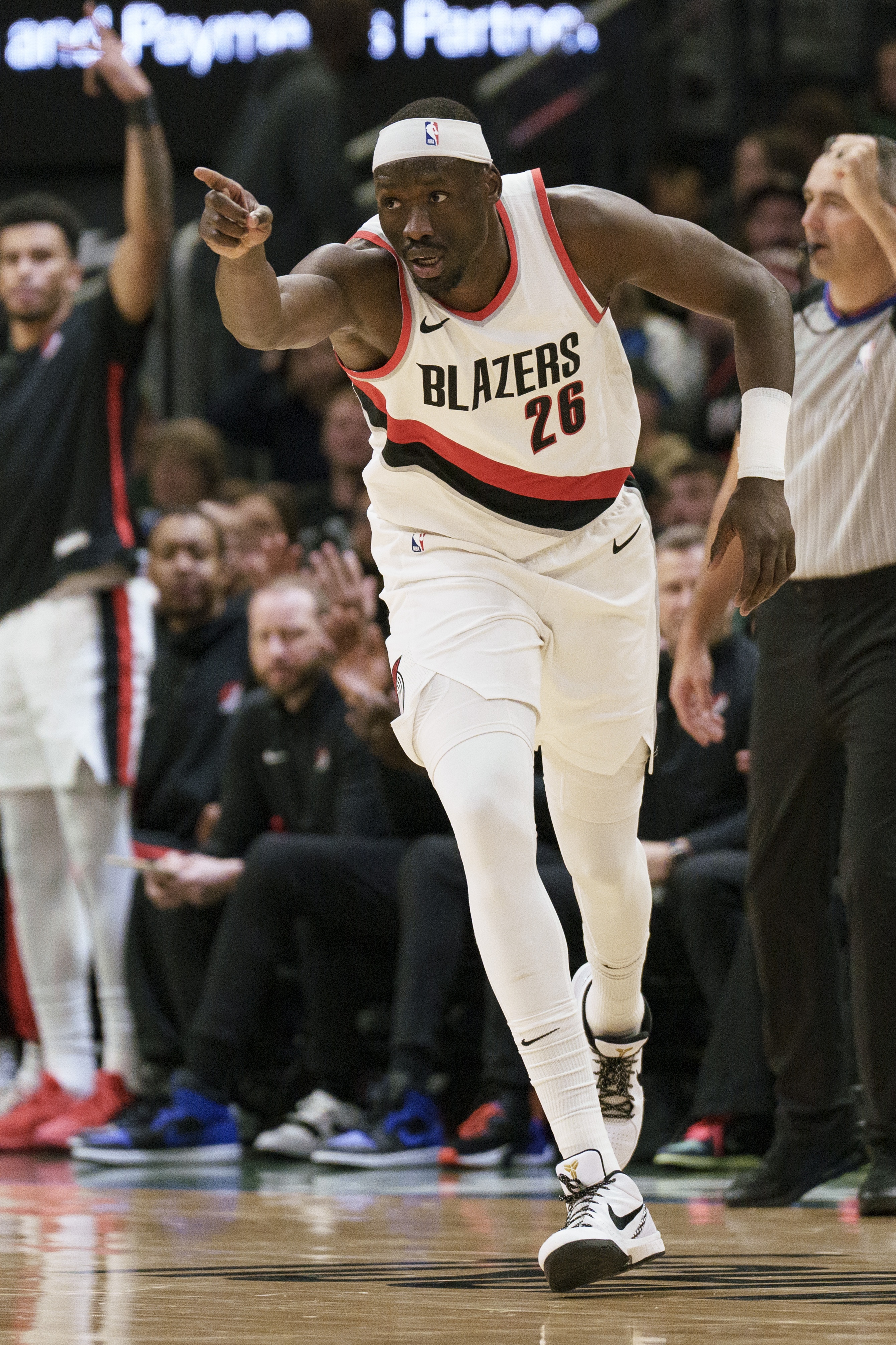 CBA名宿！里斯上半場三分4中3 11分鐘砍下11分5籃板