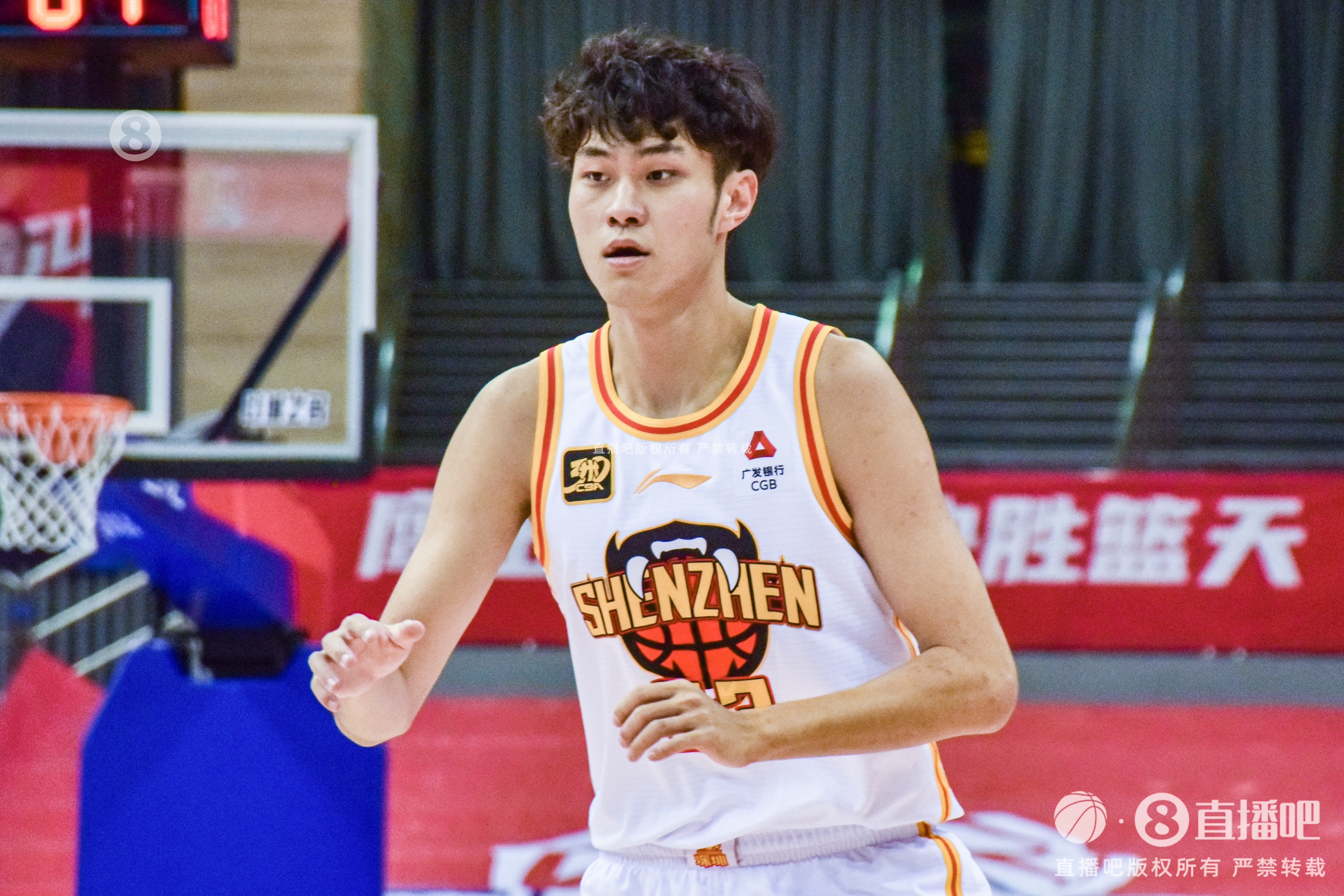 球隊主攻點(diǎn)！王浩然16中8拿到全隊最高20分外加2板4助2斷