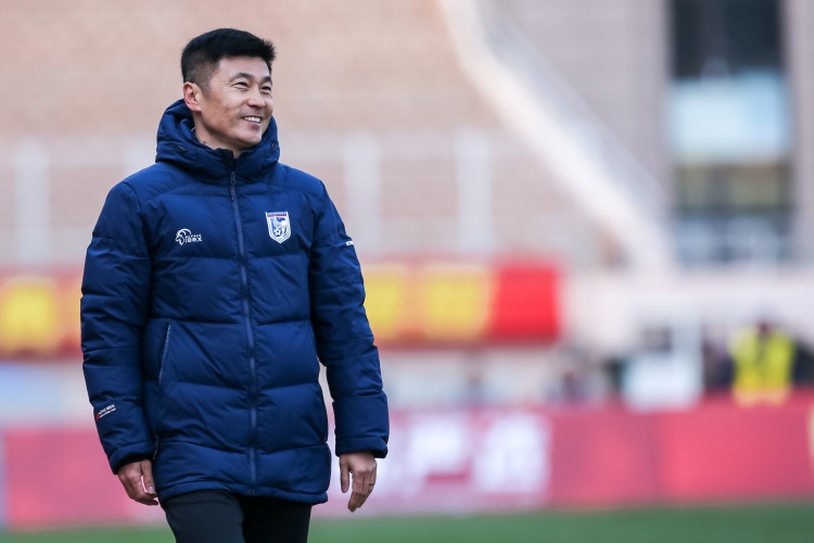 足球報(bào)：大連英博低調(diào)備戰(zhàn)，簽約贊助商為大連足球注入新活力